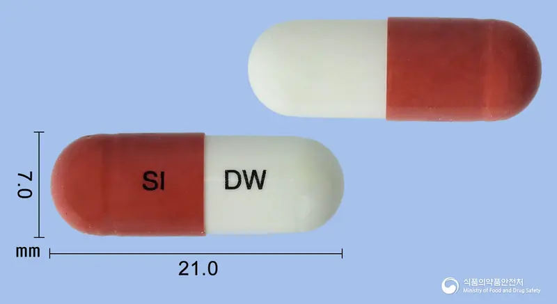 덴치원캡슐(청위산) 앞뒤 사진 (빨간색 캡슐, 각인 SI DW)