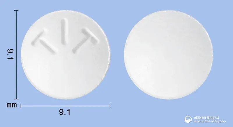 차마트리제정(트리메부틴말레산염) 앞뒤 사진 (흰색 원형, 각인 TIT)