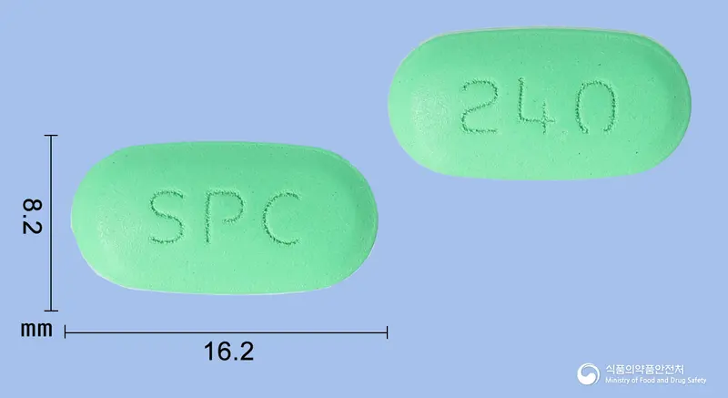 그라톤정240밀리그램(은행엽건조엑스) 앞뒤 사진 (연두색 타원형, 각인 SPC / 240)