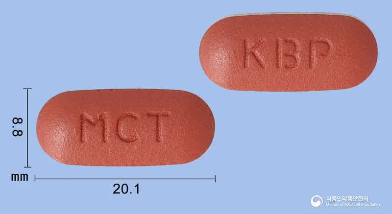 메코조인콘드로800정 앞뒤 사진 (갈색 장방형, 각인 MCT / KBP)