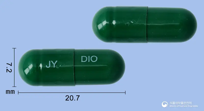 케이스민캡슐(디오스민) 앞뒤 사진 (초록색 캡슐, 각인 JY DIO)