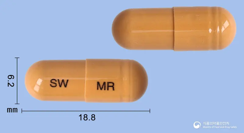 메모라임캡슐 앞뒤 사진 (주황색 캡슐, 각인 SW MR)