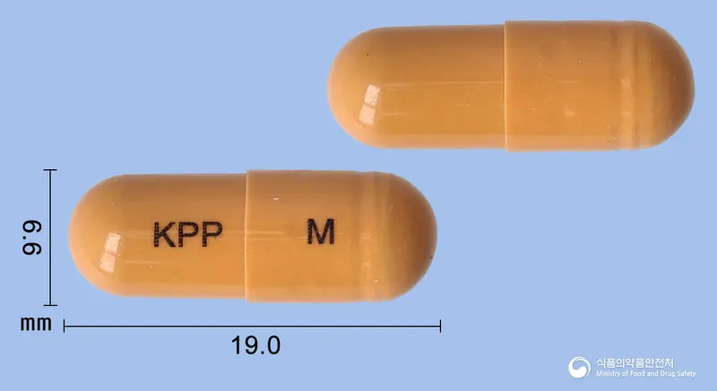 메모리아캡슐 앞뒤 사진 (주황색 캡슐, 각인 KPP M)