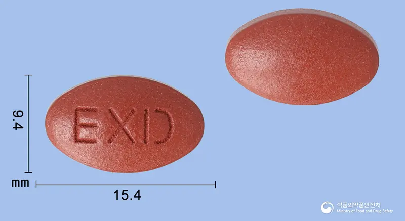 엑스콜디정 앞뒤 사진 (갈색 타원형, 각인 EXD)