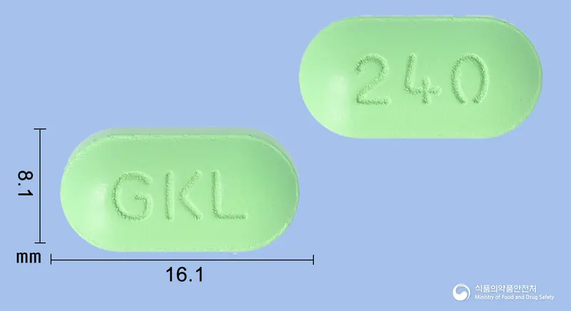 징코린정240밀리그램(은행엽건조엑스) 앞뒤 사진 (연두색 타원형, 각인 GKL / 240)