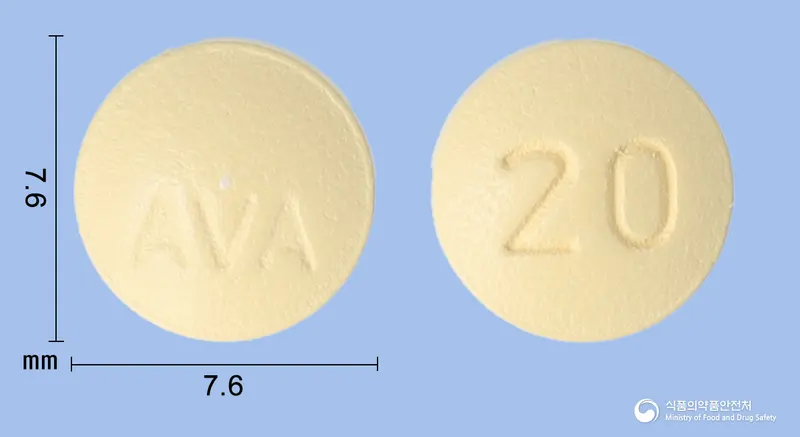 도프텔렛정20밀리그램(아바트롬보팍말레산염) 앞뒤 사진 (주황색 원형, 각인 AVA / 20)