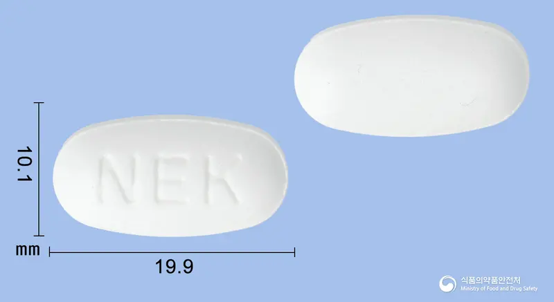 벨라캅정(세벨라머탄산염) 앞뒤 사진 (흰색 타원형, 각인 NEK)