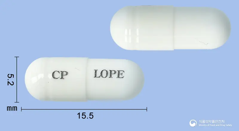 다이어스탑캡슐(로페라미드염산염) 앞뒤 사진 (흰색 캡슐, 각인 CP LOPE)