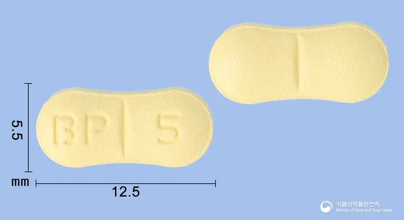 피엠에스메만틴정5mg(메만틴염산염) 앞뒤 사진 (노란색 기타, 각인 BP 5)