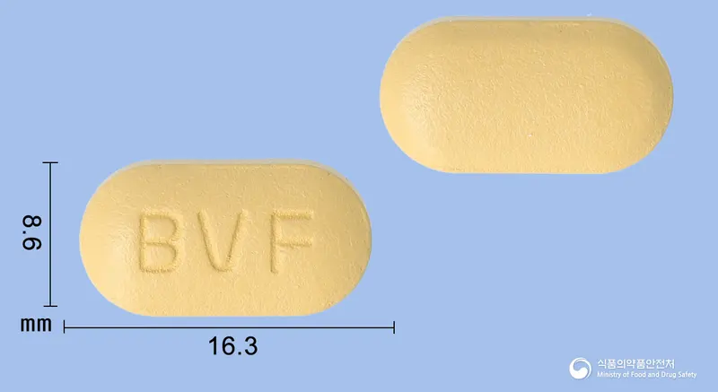 벤포바이타프렌즈정 앞뒤 사진 (주황색 장방형, 각인 BVF)