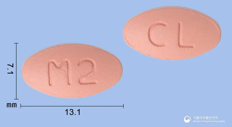 메모틴정20밀리그램(메만틴염산염) 앞뒤 사진 (분홍색 타원형, 각인 M2 / CL)