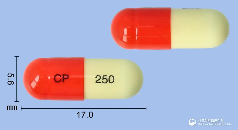 트라넥산캡슐(트라넥삼산) 앞뒤 사진 (주황색 캡슐, 각인 CP 250)