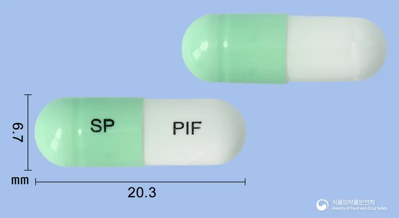 스타페노캡슐(피타바스타틴칼슘,페노피브레이트) 앞뒤 사진 (연두색 캡슐, 각인 SP PIF)