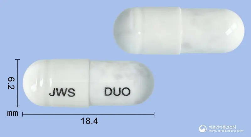에시플엔듀오캡슐 앞뒤 사진 (흰색 캡슐, 각인 JWS DUO)
