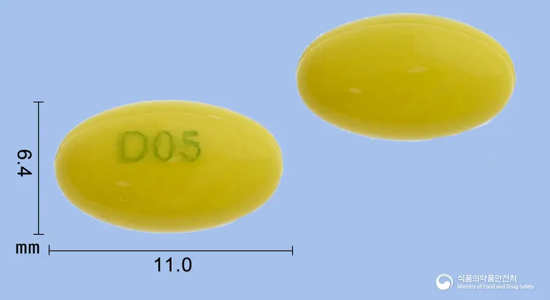 디알파연질캡슐0.5마이크로그램(알파칼시돌) 앞뒤 사진 (노란색 캡슐, 각인 D05)