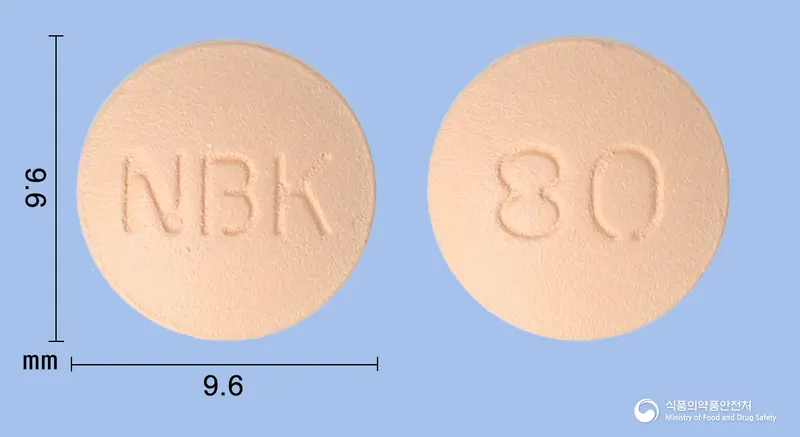 칼앤디세미정 앞뒤 사진 (분홍색 원형, 각인 NBK / 80)