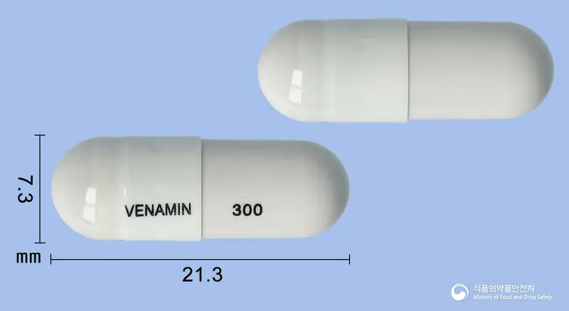 베나민캡슐300밀리그램(디오스민) 앞뒤 사진 (흰색 캡슐, 각인 VENAMIN 300)