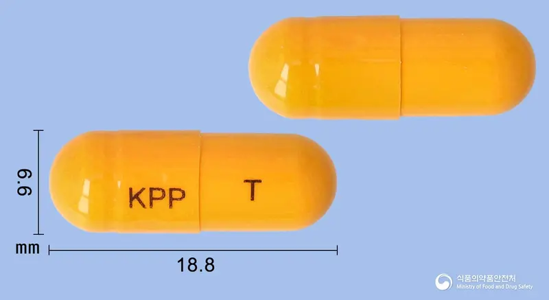 트리아제캡슐 앞뒤 사진 (주황색 캡슐, 각인 KPP T)