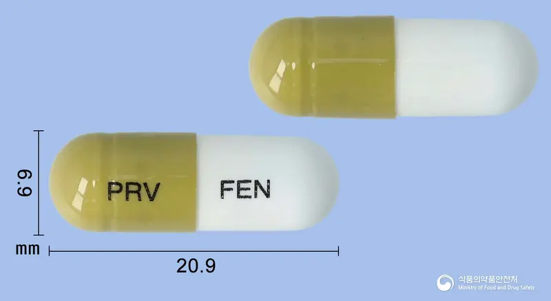 프라바펜캡슐(프라바스타틴, 페노피브릭산) 앞뒤 사진 (갈색 캡슐, 각인 PRV FEN)
