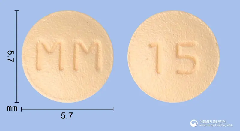 릭사나반정15밀리그램(에독사반토실산염수화물) 앞뒤 사진 (주황색 원형, 각인 MM / 15)