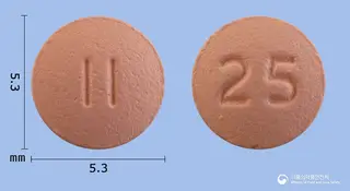 쿠에핀정25mg(쿠에티아핀푸마르산염) 사진